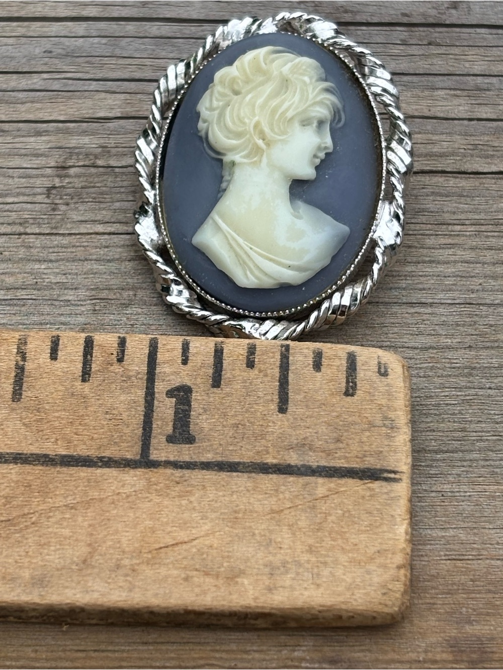 Vintage-Inspired Cameo Brooch in Cream and Gray
